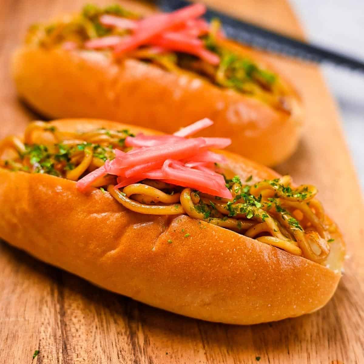Yakisoba Pan (Yakisoba sandwich in a bread/bun) - Sudachi Recipes