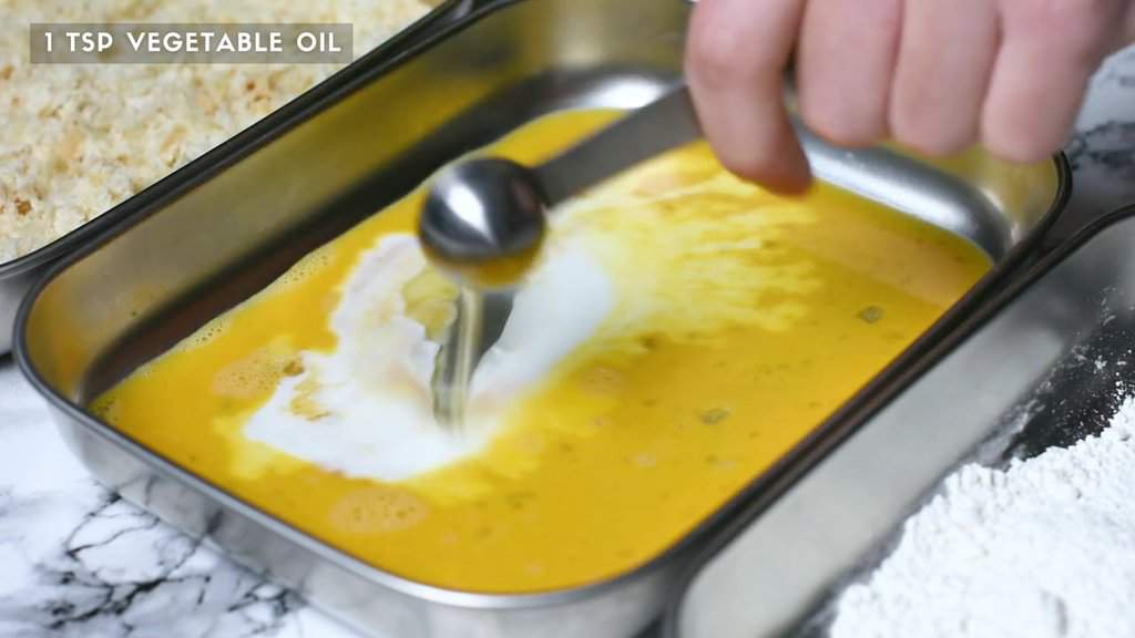 Tonkatsu tip adding oil to egg