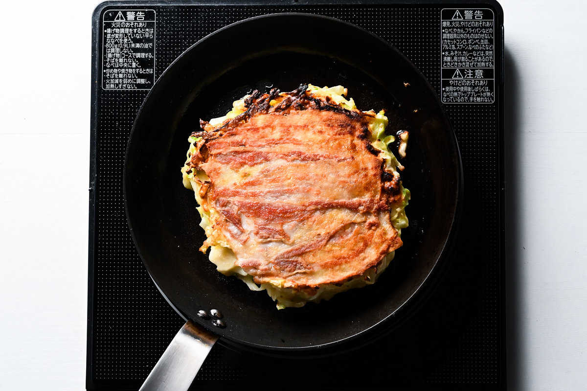 Flip okonomiyaki over again
