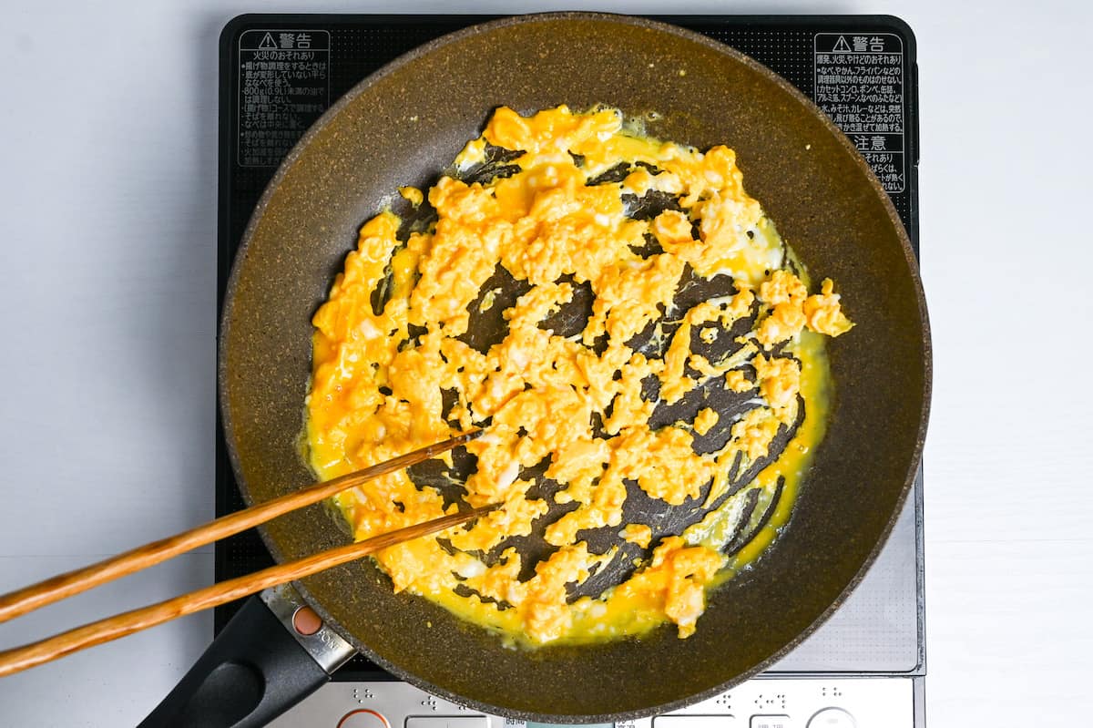 scrambled egg in a frying pan