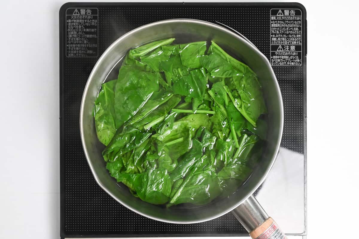 blanching spinach in hot water