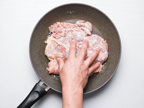 chicken thigh in a cold frying pan