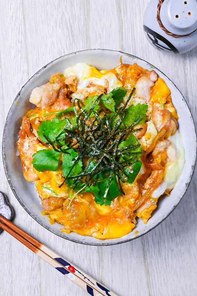 Japanese chicken and egg rice bowl "oyakodon"