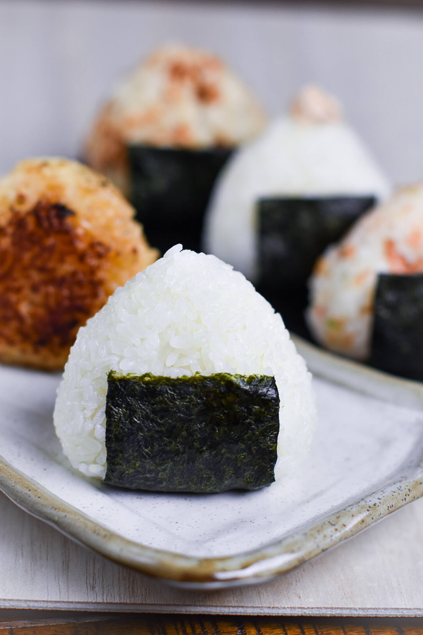 Simple Japanese Salt Onigiri Rice Ball (å¡©ã Šã «ã Žã‚Š) - Sudachi