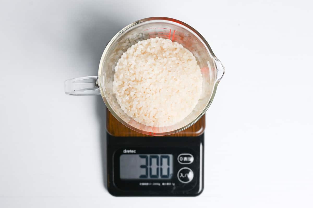 measuring rice on a scale in grams