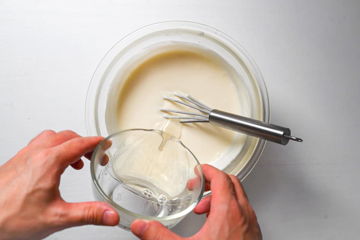 pouring gelatine mixture into cheesecake mixture