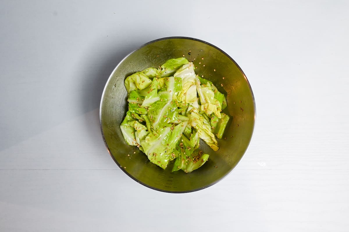 Cabbage mixed with seasonings to make yamitsuki salted cabbage