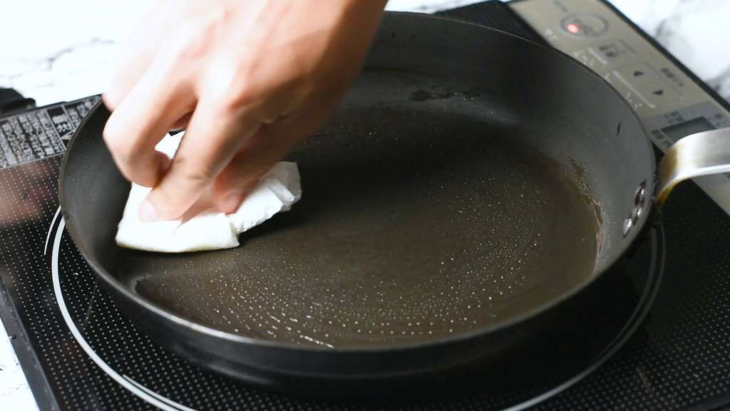 Add oil to a hot pan and wipe the excess