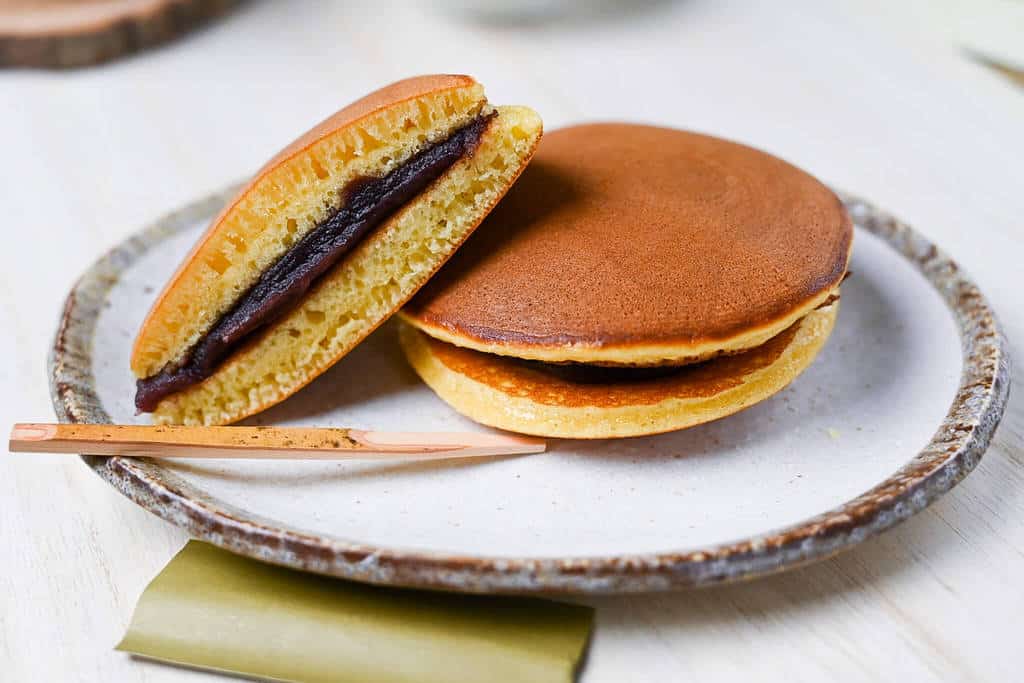 dorayaki side view