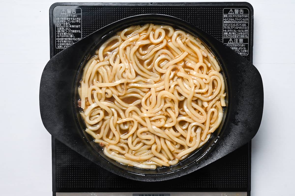 Cooking udon noodles in leftover sukiyaki sauce