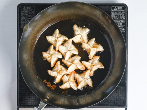 deep frying curry age gyoza in a wok