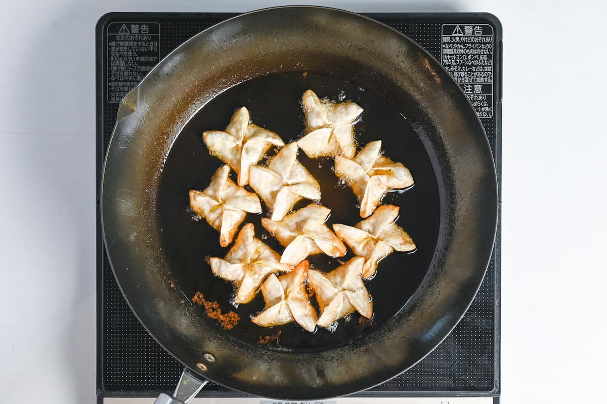 deep frying curry age gyoza in a wok