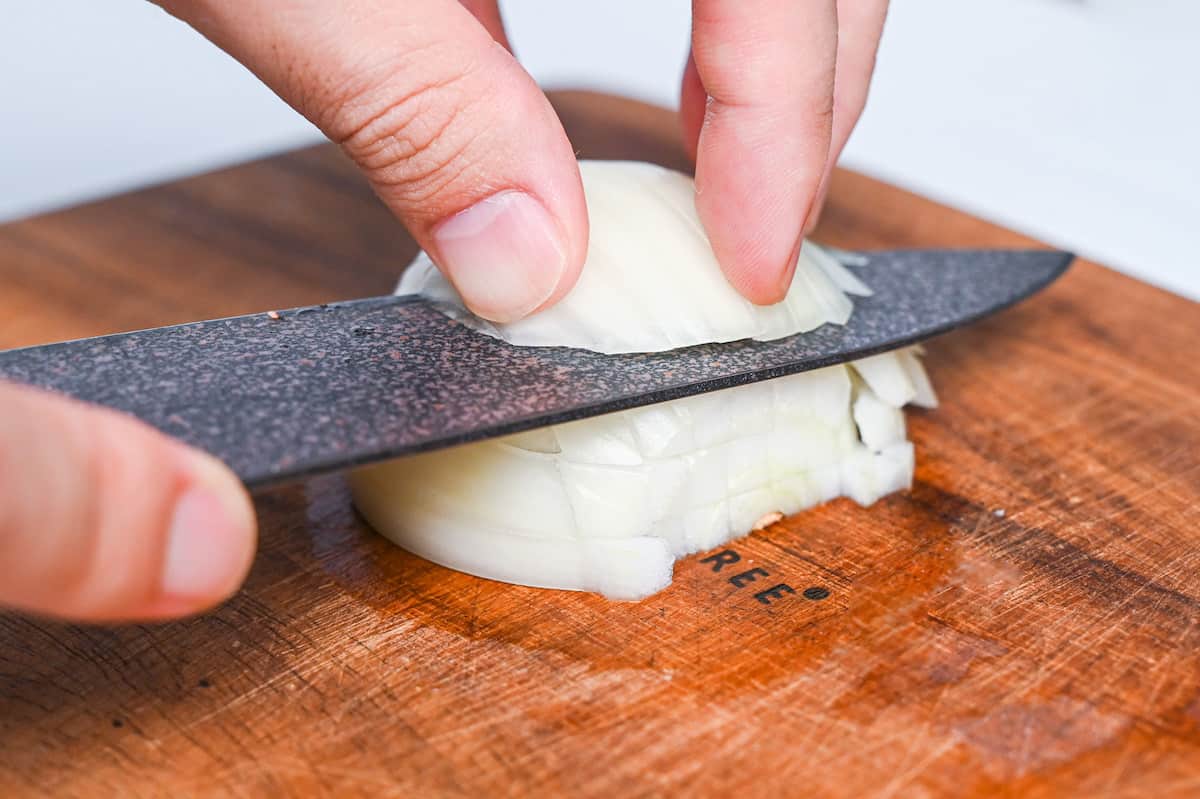 horizontally slicing onion for finely slicing