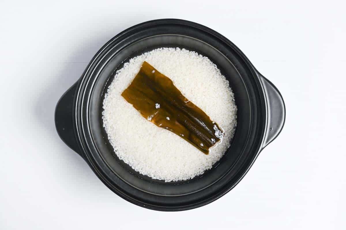 kombu and rice soaking in a pot