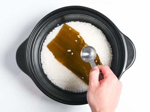 adding sake to rice
