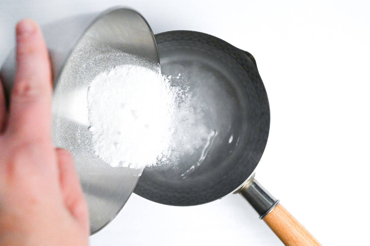 pouring katen (or agar) and sugar into a saucepan of cold water