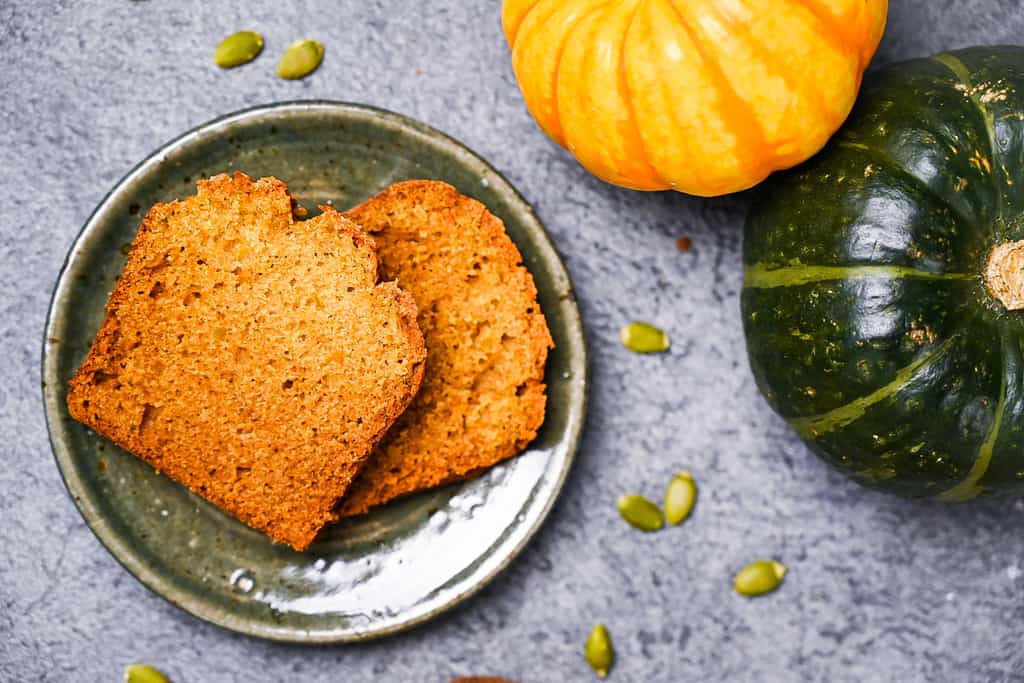 Kabocha pumpkin bread slices on a green plate