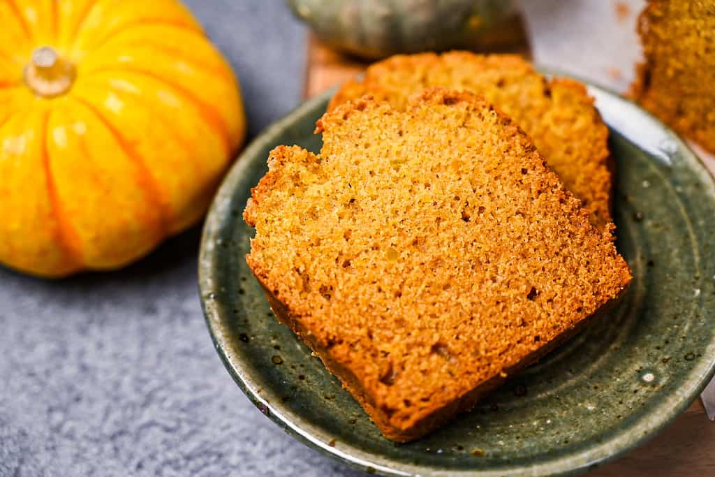 Kabocha pumpkin bread slices on a green plate