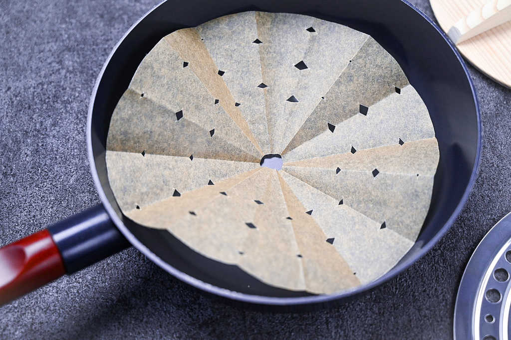 handmade paper otoshibuta in a pan