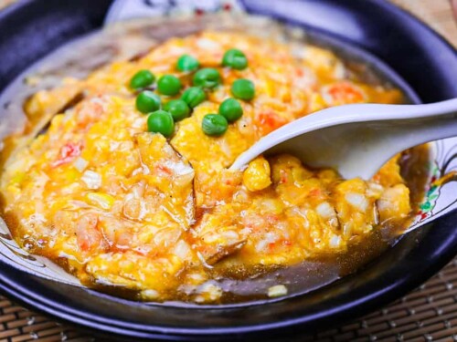 Tenshinhan - Crab meat omelette on rice with white spoon