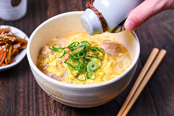 Oyako udon, udon noodles in a light dashi broth with chicken and egg