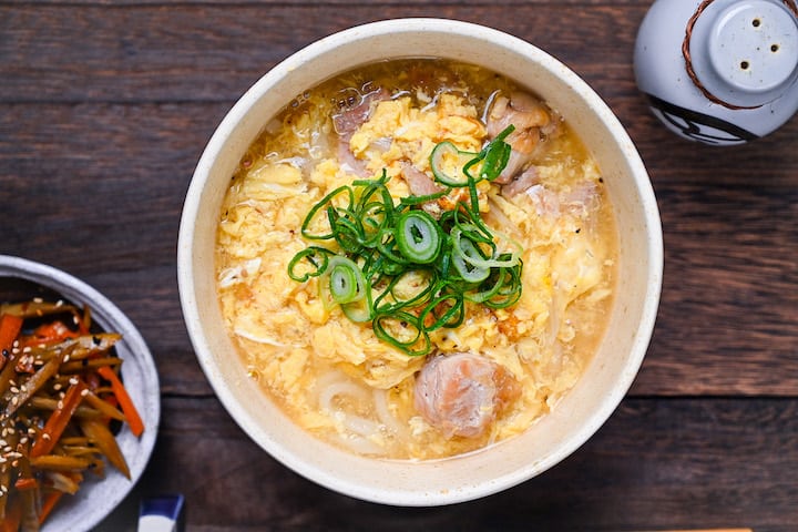 Oyako udon, udon noodles in a light dashi broth with chicken and egg