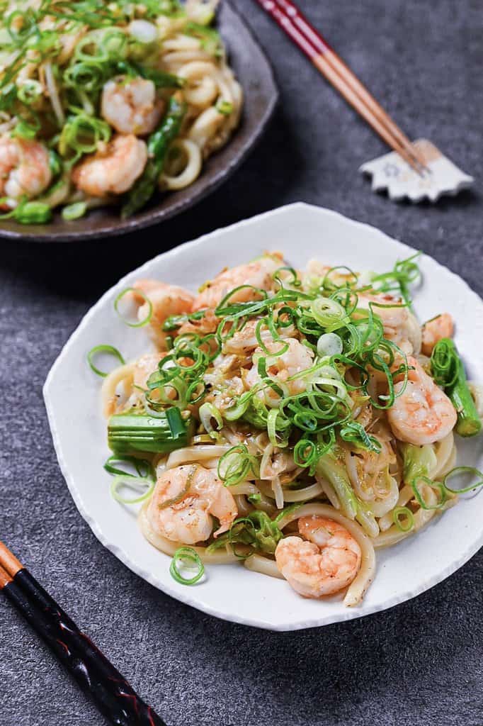 Shrimp yaki udon with salt and lemon sauce