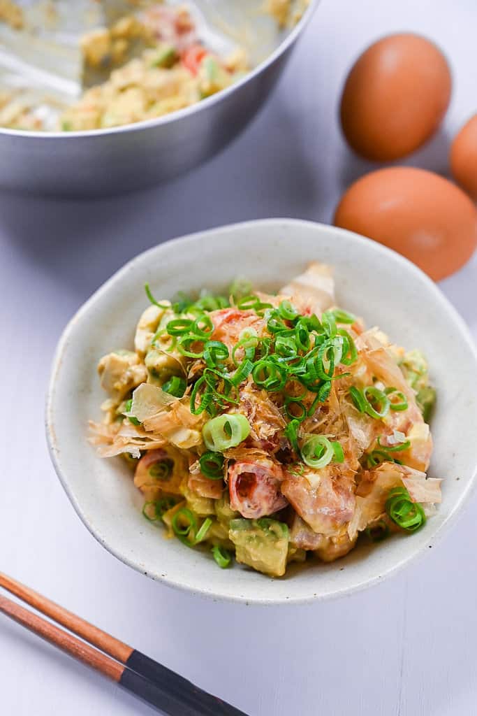 Japanese style wafu avocado salad topped with chopped spring onions and bonito flakes