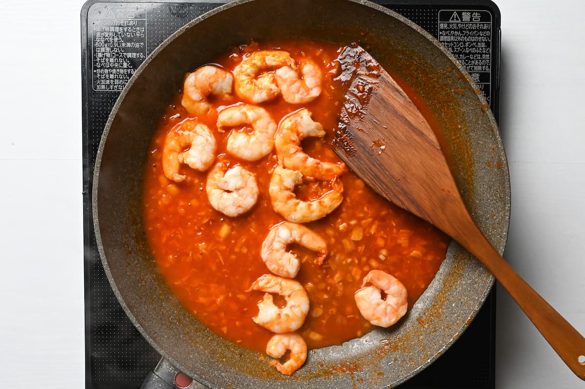 adding the shrimp to the ebi chili sauce