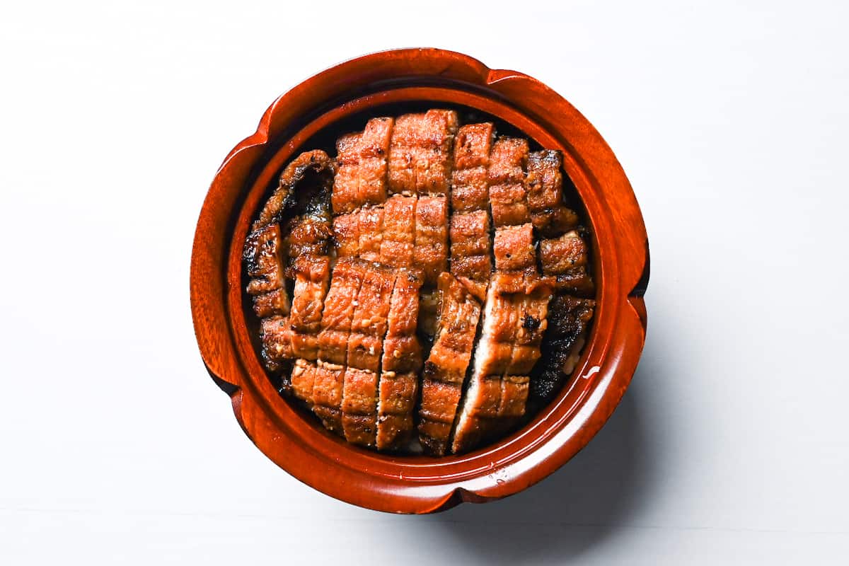 hitsumabushi in a wooden bowl