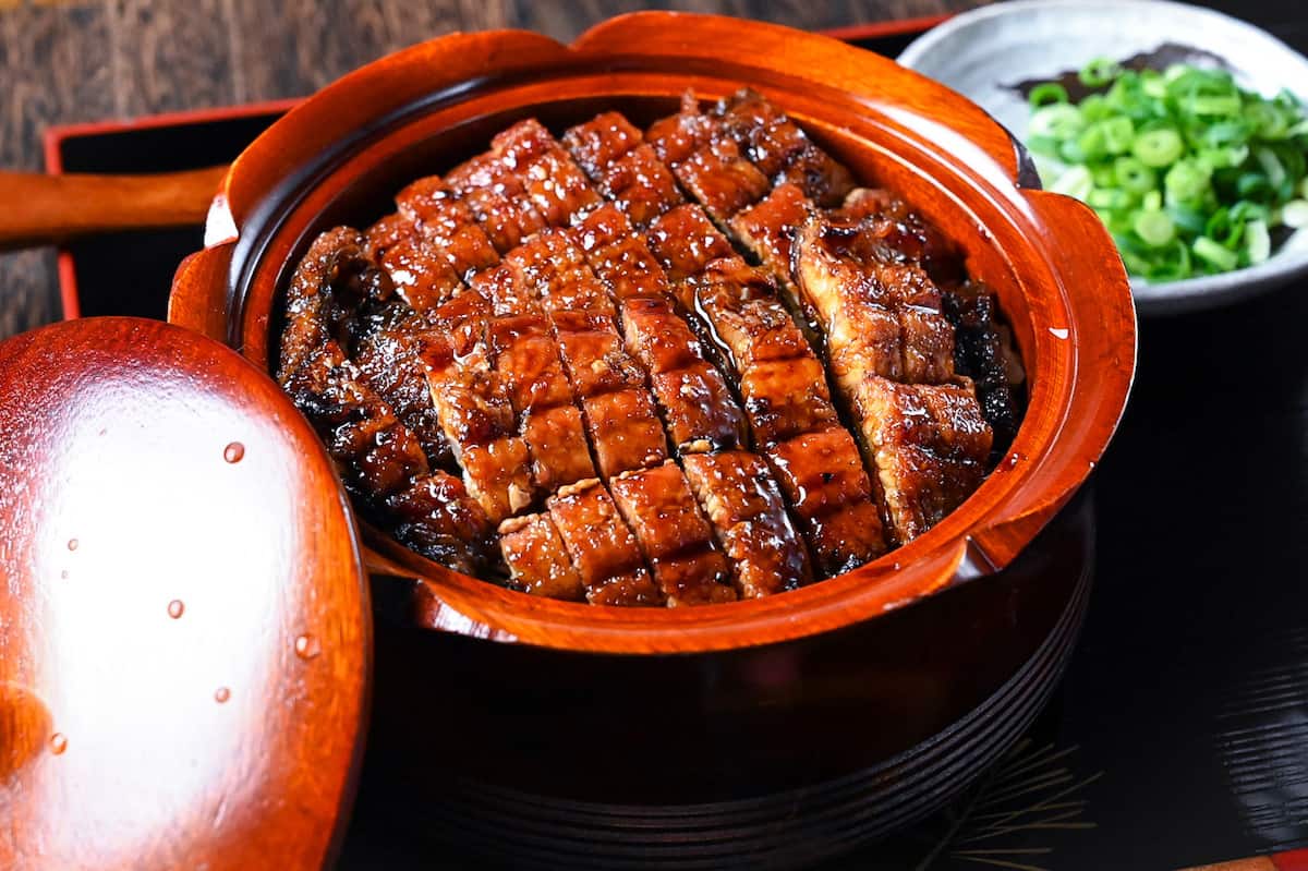 Unagi Hitsumabushi Nagoya Style Grilled Eel in a wooden bowl side view