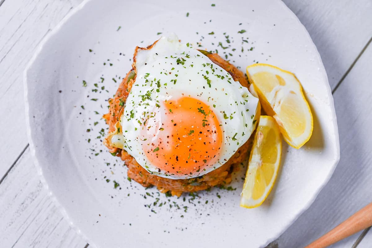 Japanese ketchup rice (chicken rice) topped with egg and served with lemon wedges