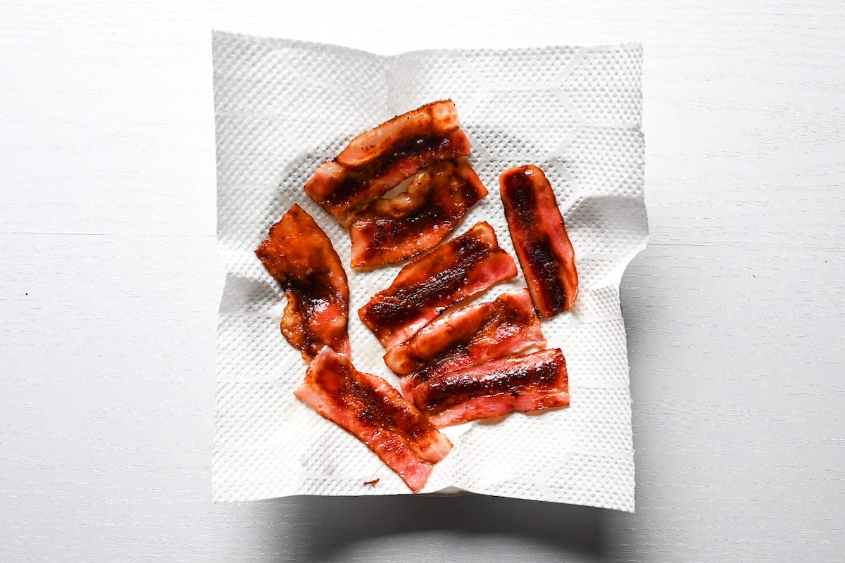 fried bacon on kitchen paper