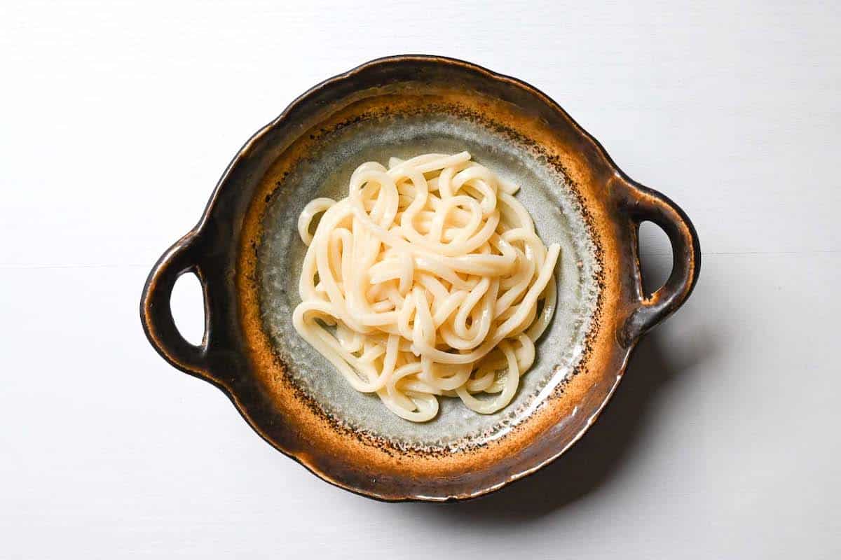 cooked udon noodles in a serving bowl