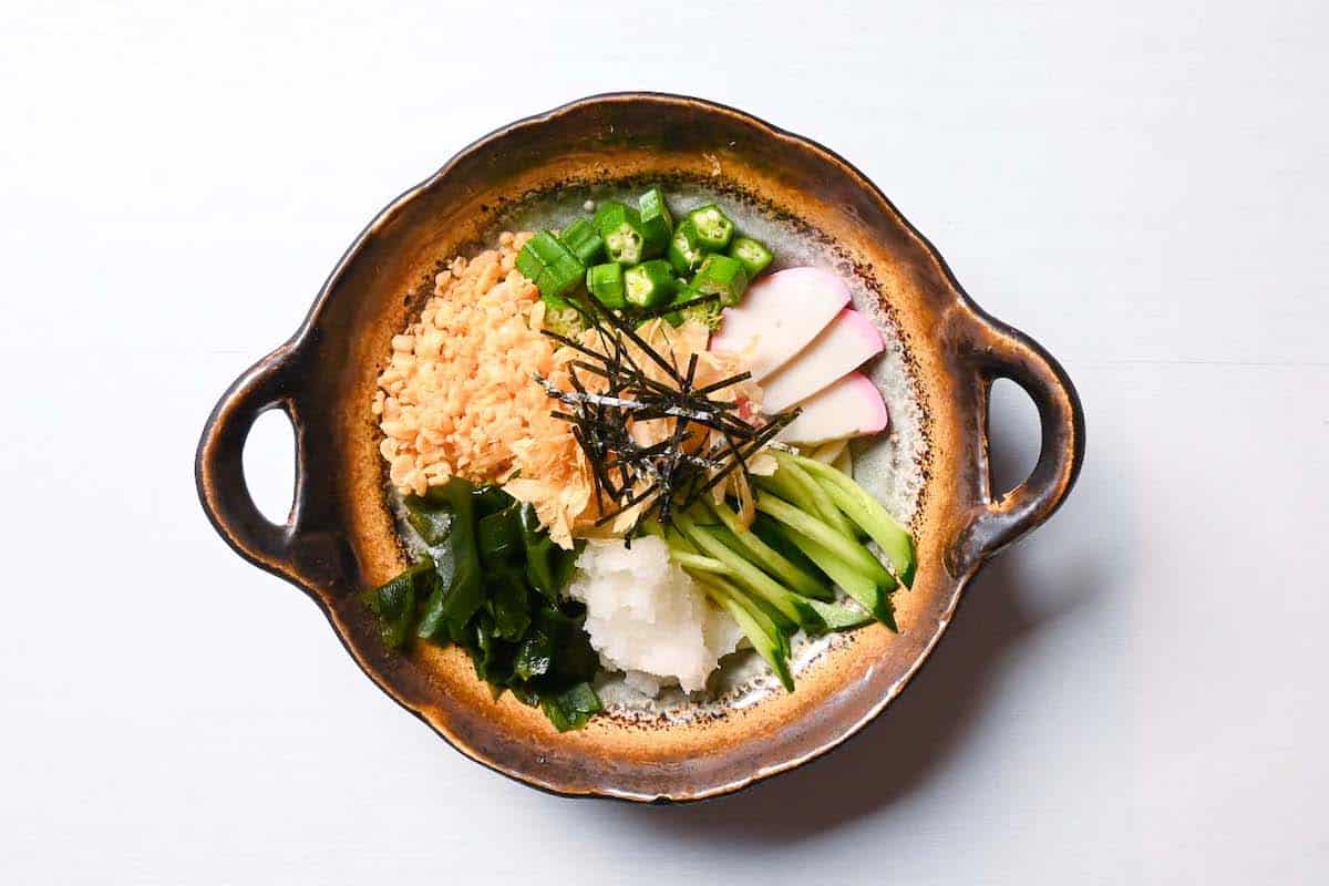Hiyashi tanuki udon toppings arranged