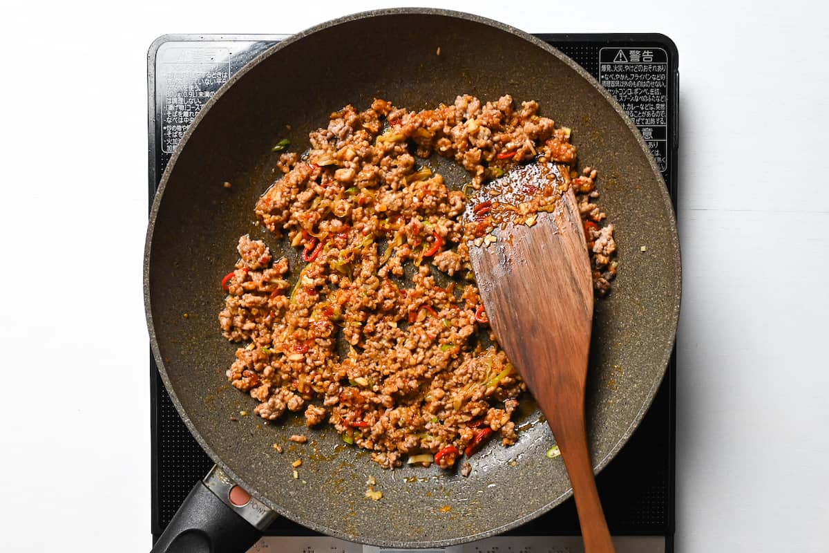 Stir frying ground pork with miso paste and tobanjan