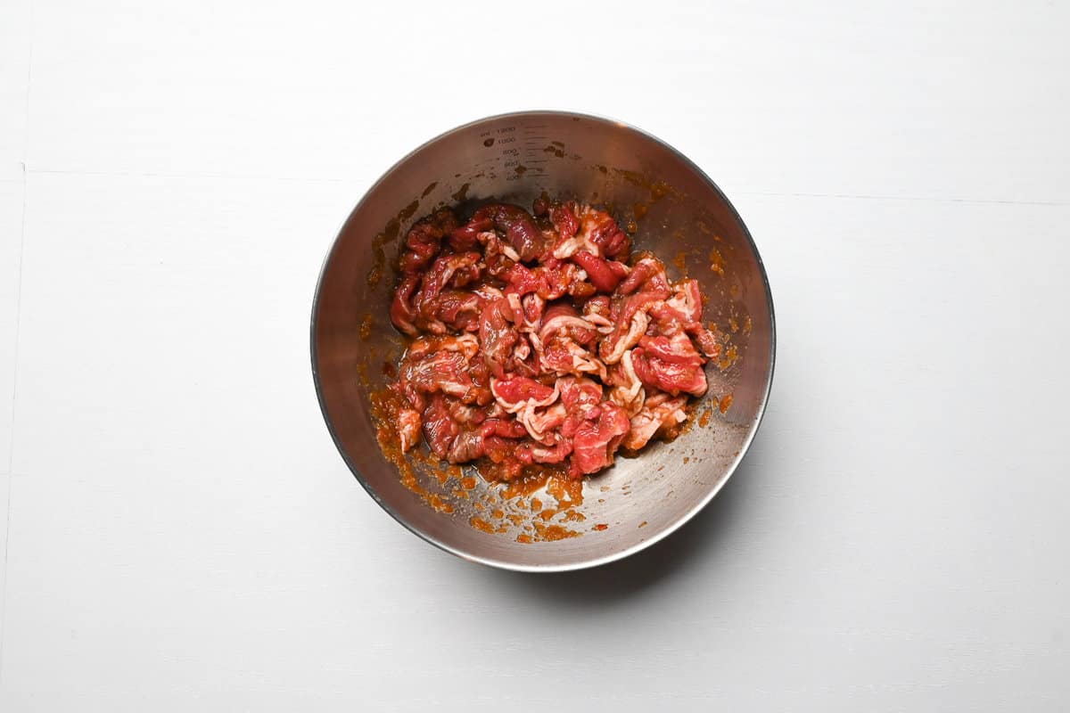 beef mixed with yakiniku marinade