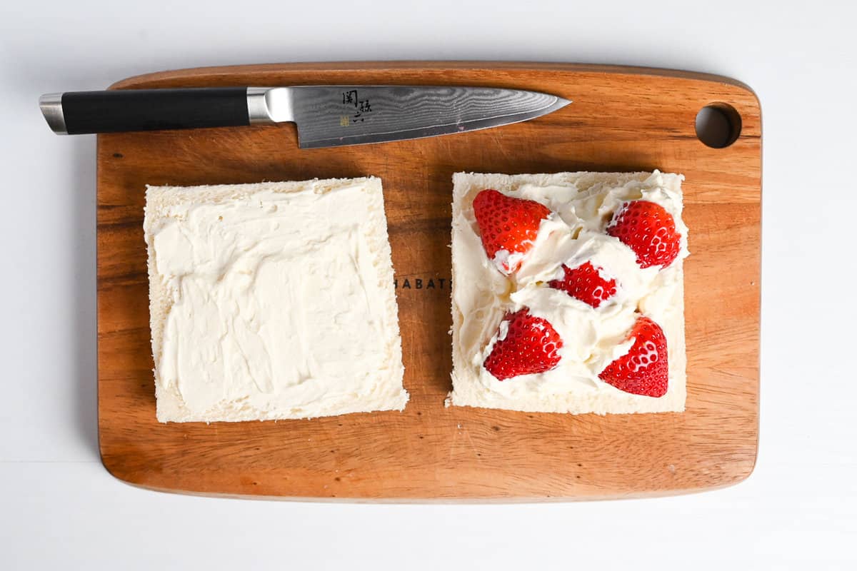 How to make ichigo sando with heart shaped strawberries