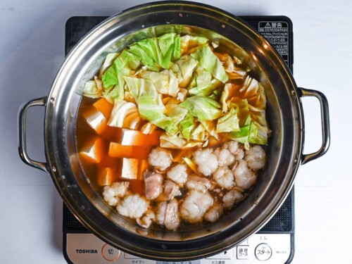 Motsunabe in an aluminum pot made with beef intestines, cabbage and tofu