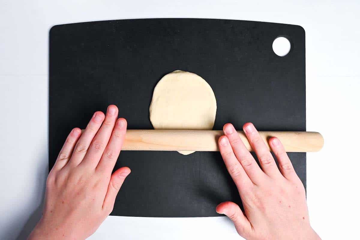 rolling the nikuman dough into a circle