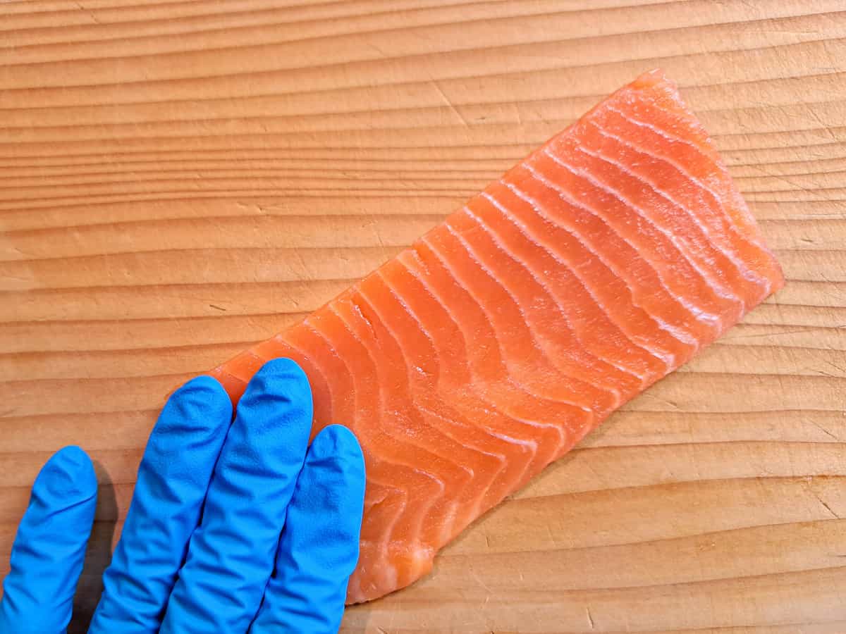Press lightly on the salmon with index to ring fingers.
