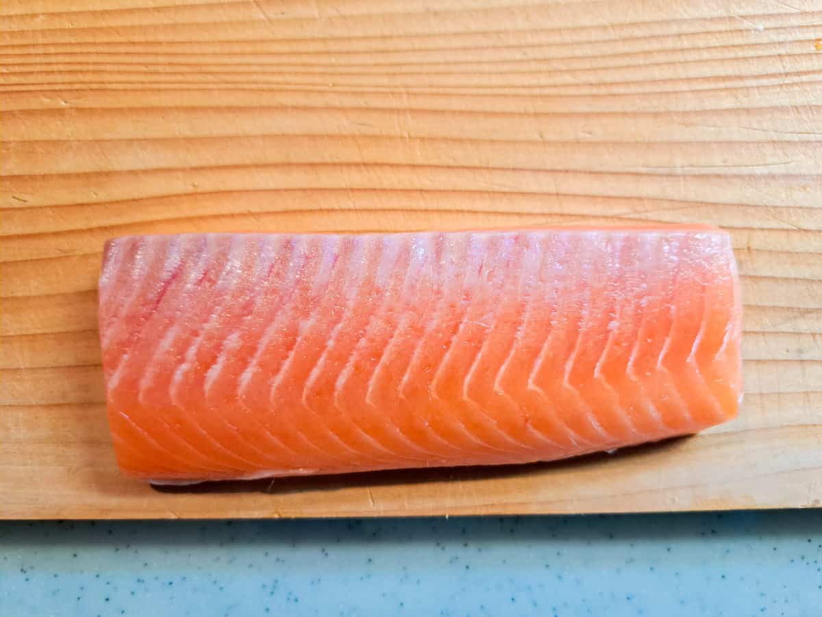 Place salmon sashimi front of the cutting board (easy to move the knife)