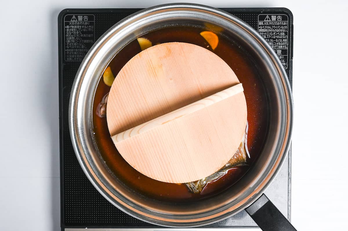simmering sakana no nitsuke with wooden drop lid