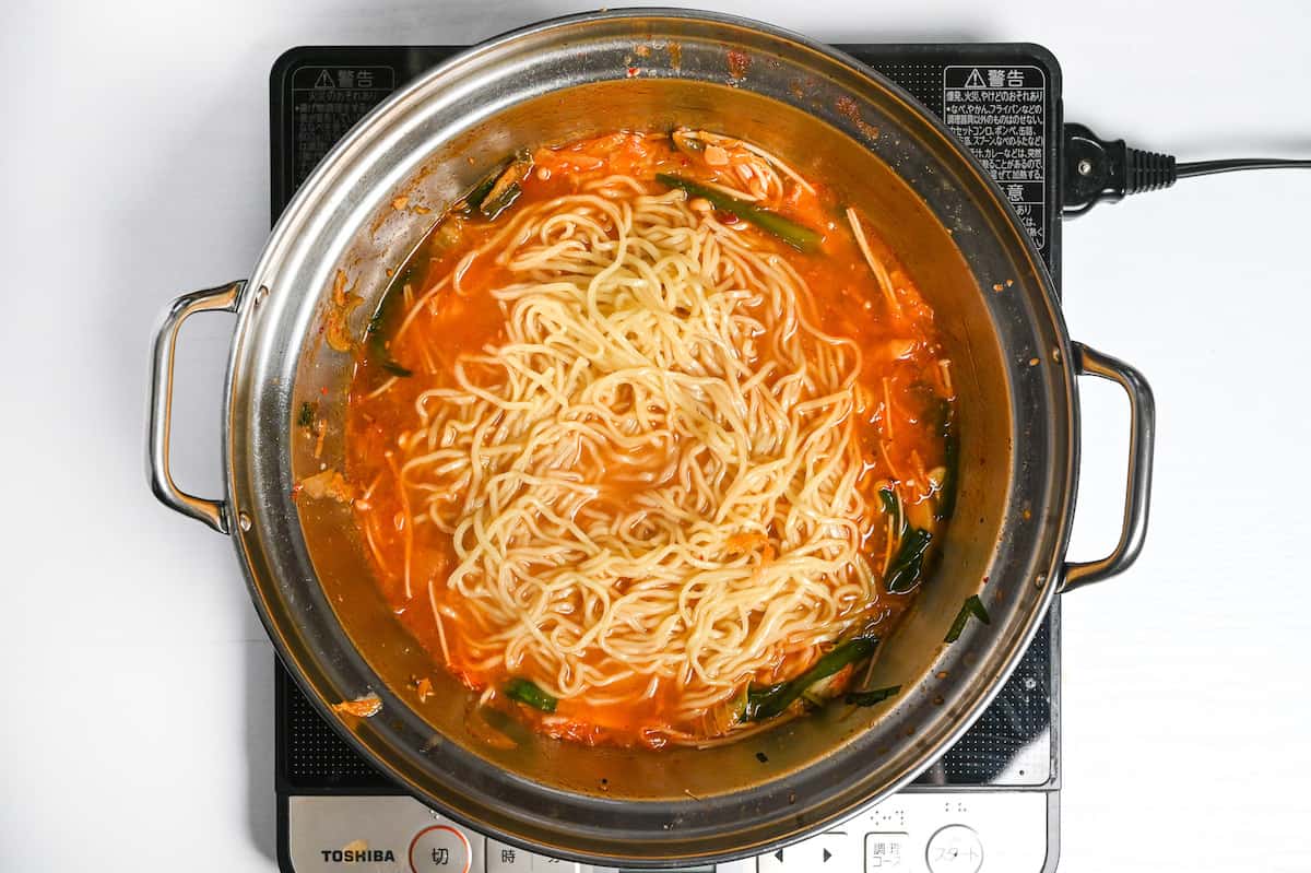 https://sudachirecipes.com/wp-content/uploads/2023/07/kimchi-nabe-step-13.jpg