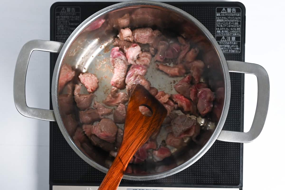sealing beef in a pot with butter