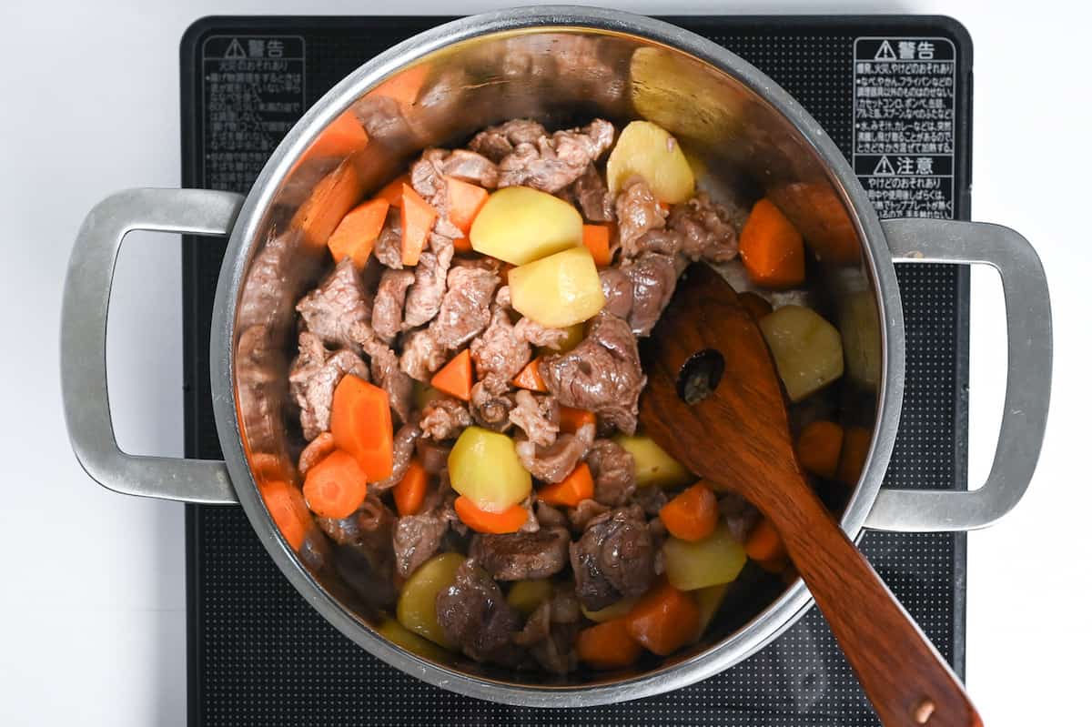 sealed beef in a pot with potato, carrot and soy sauce