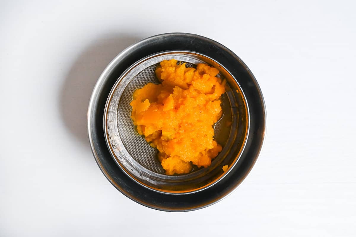 making kabocha smooth with sieve