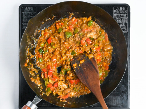 Thickened dry curry in a pan