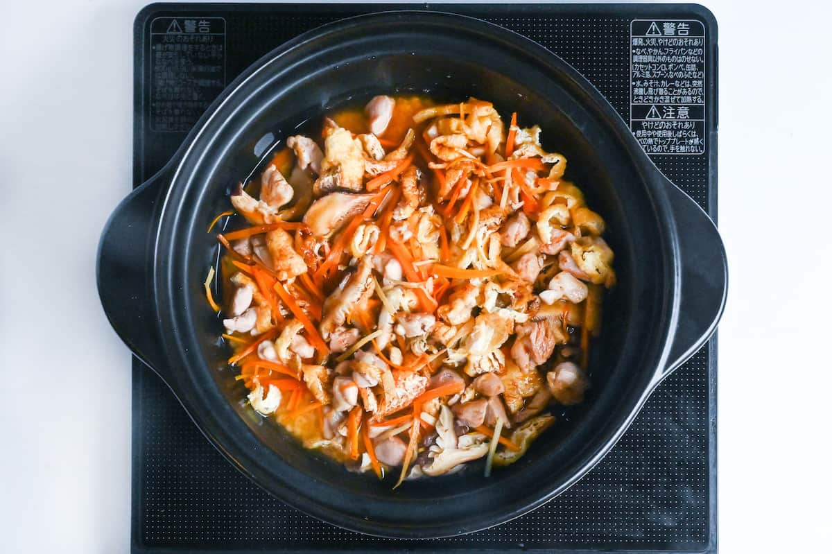 rice, dashi, meat and vegetables in a pot