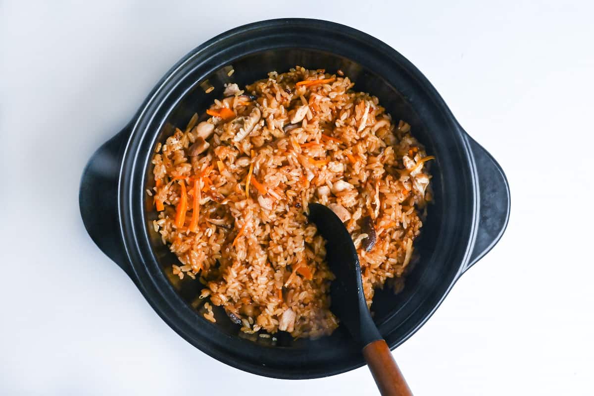 mixed chicken takikomi gohan in a pot